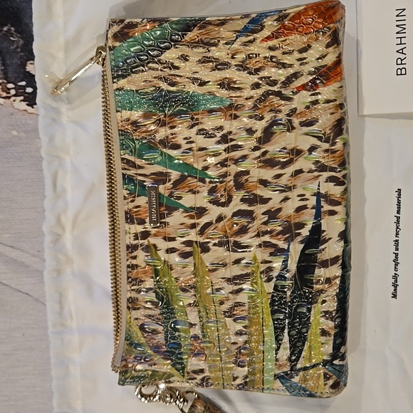 NWT ❣️Brahmin 💎 Daisy Botanic Melbourne Leather Wristlet W/Dustbag Authentic ! - Picture 2 of 8